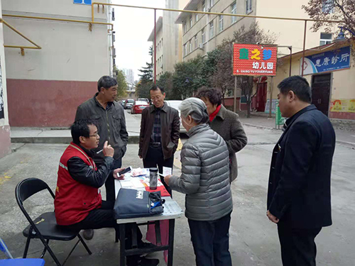 副总经理孟保平现场和用户交谈,了解用户需求
